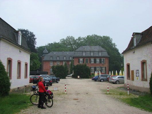 Schloss Gymnich, links das Kavaliershaus