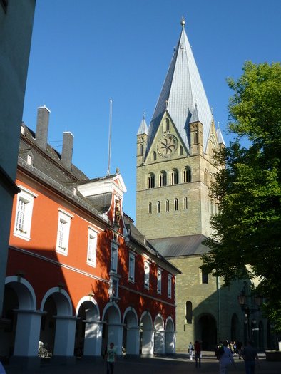Rathaus und Dom St. Patrokli