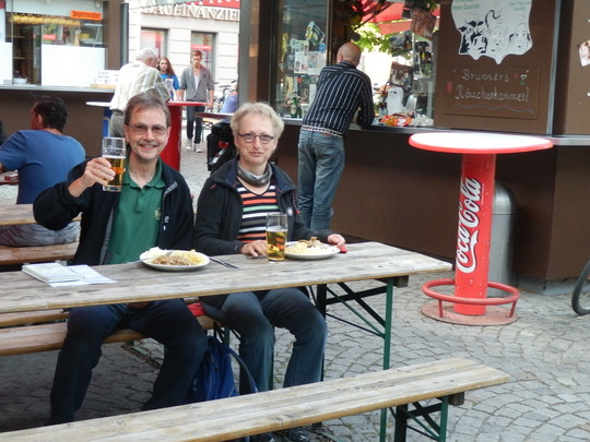 Ingolstadt: Essen auf dem Viktualienmarkt